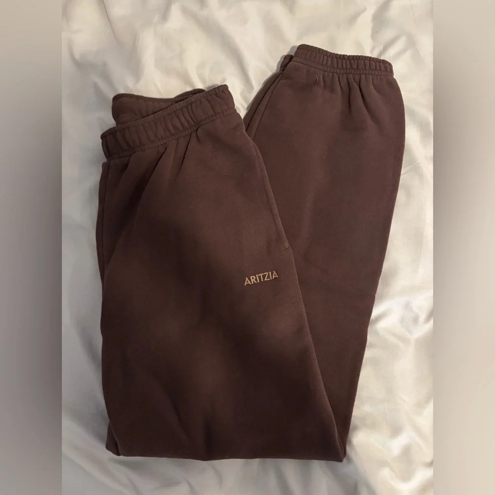 ❌SOLD❌Aritzia mega sweatpants - Picture 1 of 4